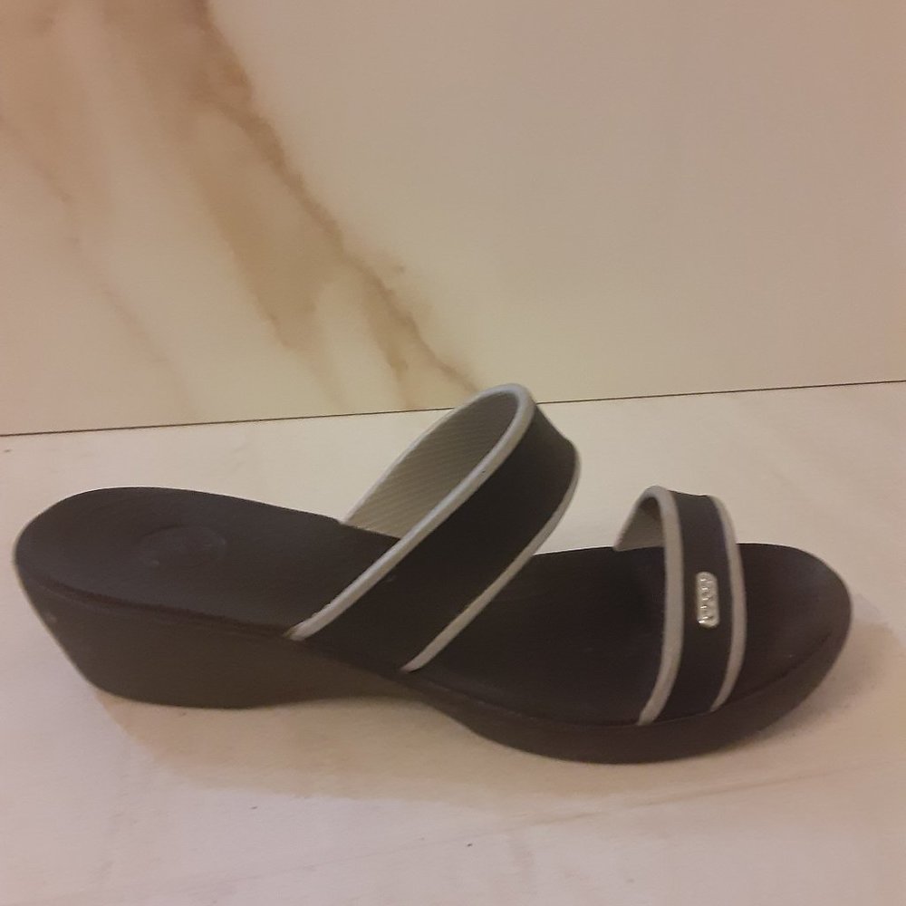 Crocs Sandals Size 8 Wedge